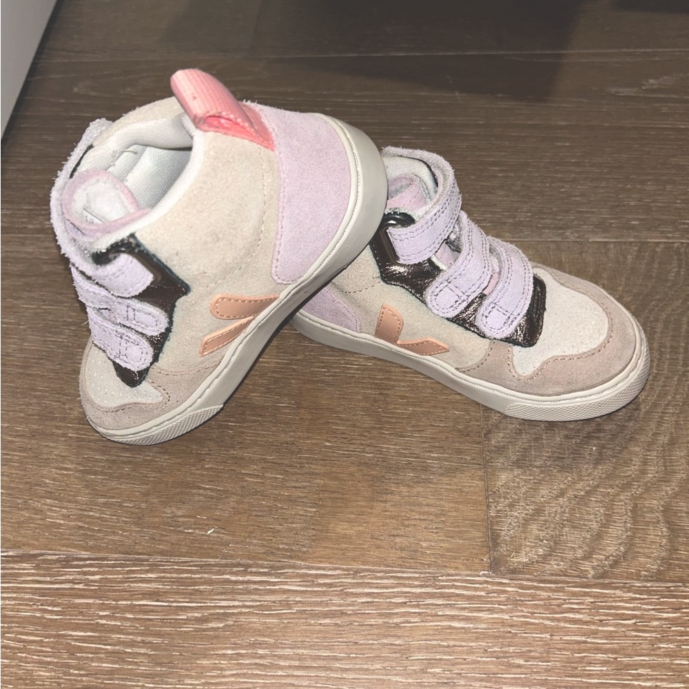 Veja kids toddler like new high tops - little girls size 8.5 toddler